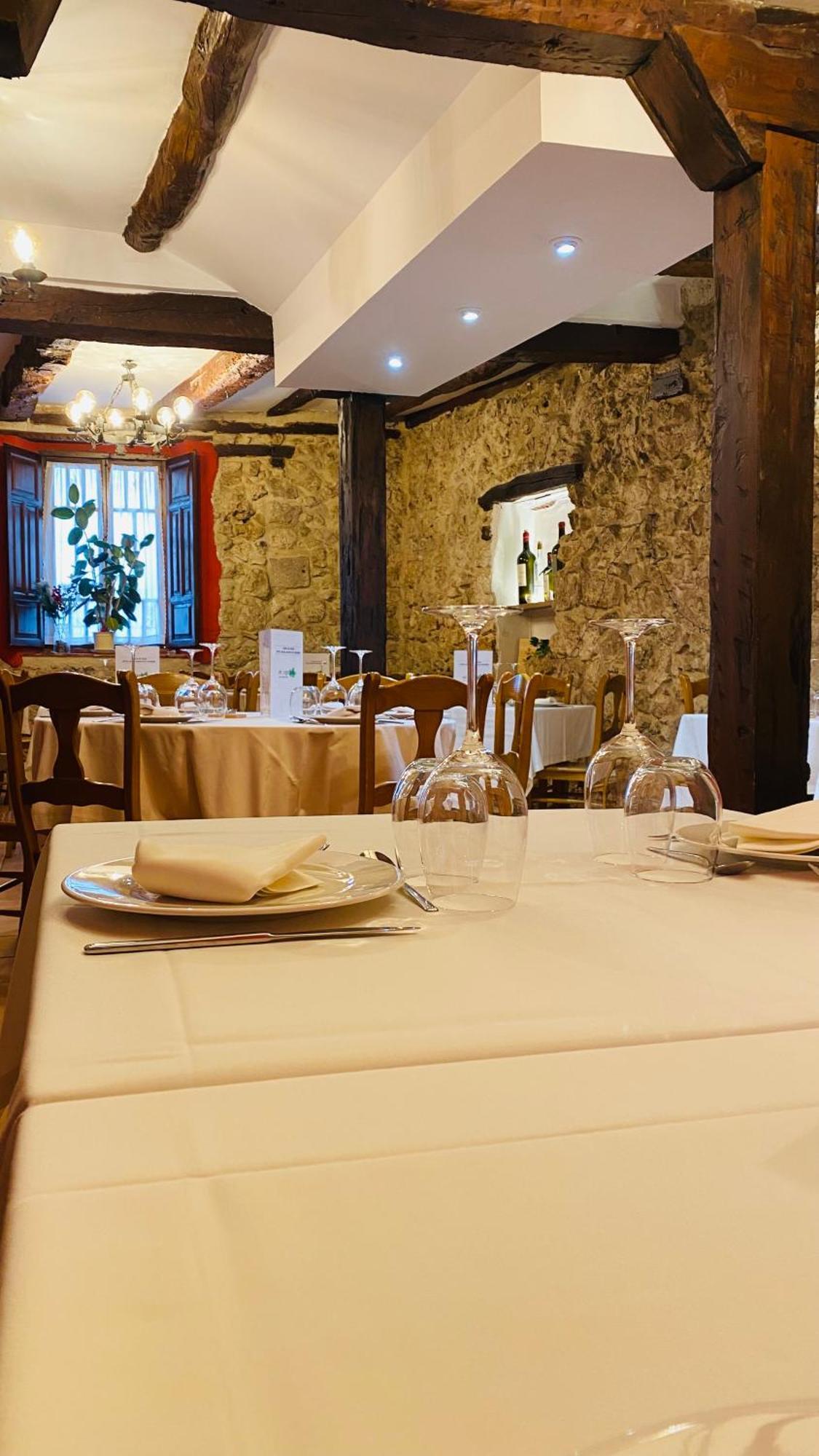 Hotel Restaurante Agapio De Tresnino Quintanilla de Onésimo Exterior photo